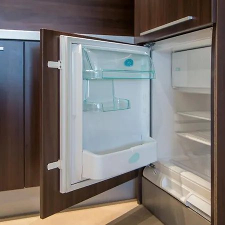 شقة Spacious With Balcony & Pool By The Marina بالشيك