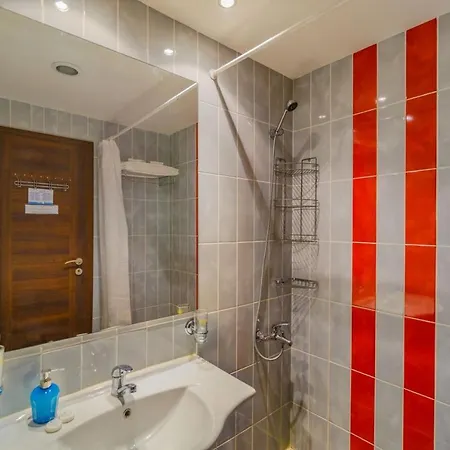 شقة Spacious With Balcony & Pool By The Marina