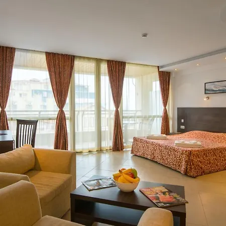 Spacious With Balcony & Pool By The Marina Appartement *